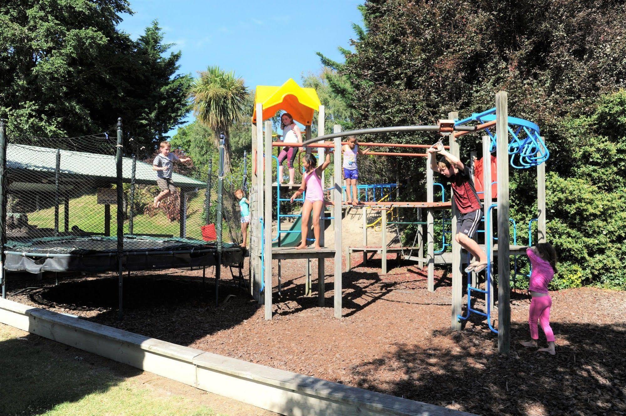 Blenheim Bridges Holiday Park Extérieur photo