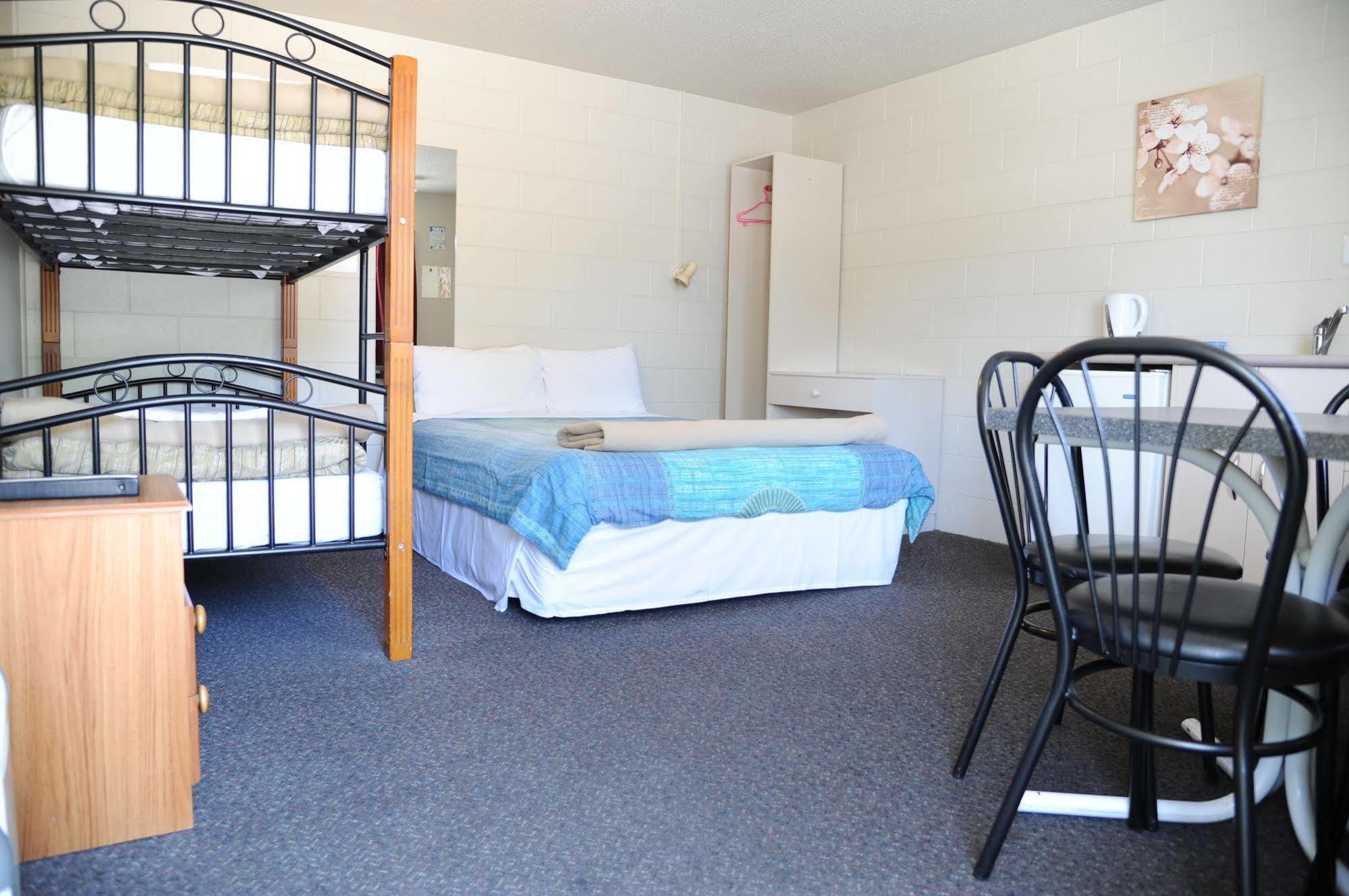 Blenheim Bridges Holiday Park Extérieur photo