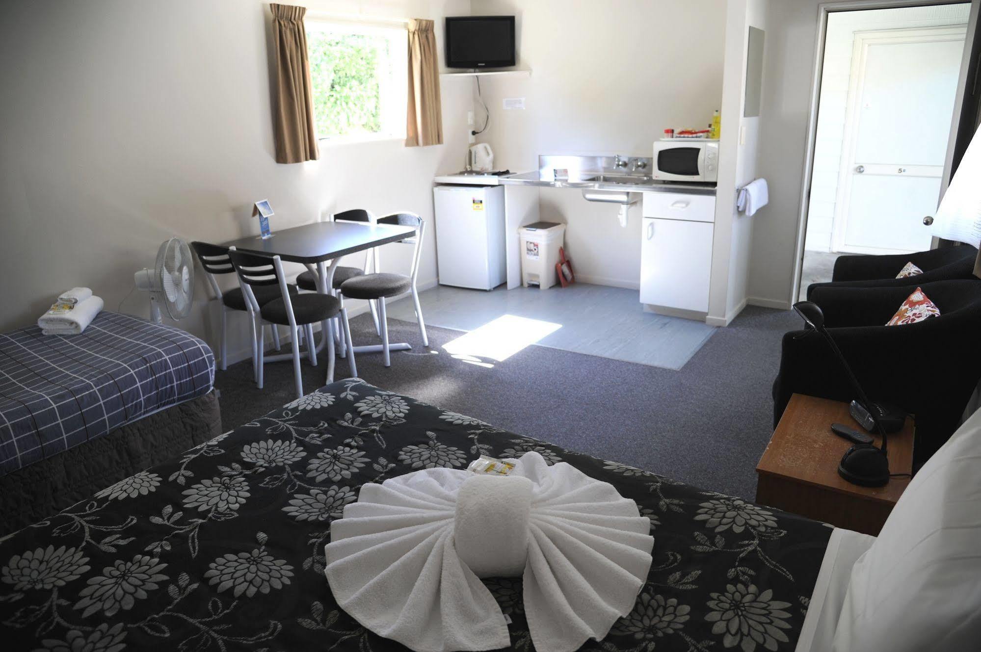 Blenheim Bridges Holiday Park Extérieur photo